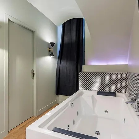 Love hotel Romantique Balneo Centre